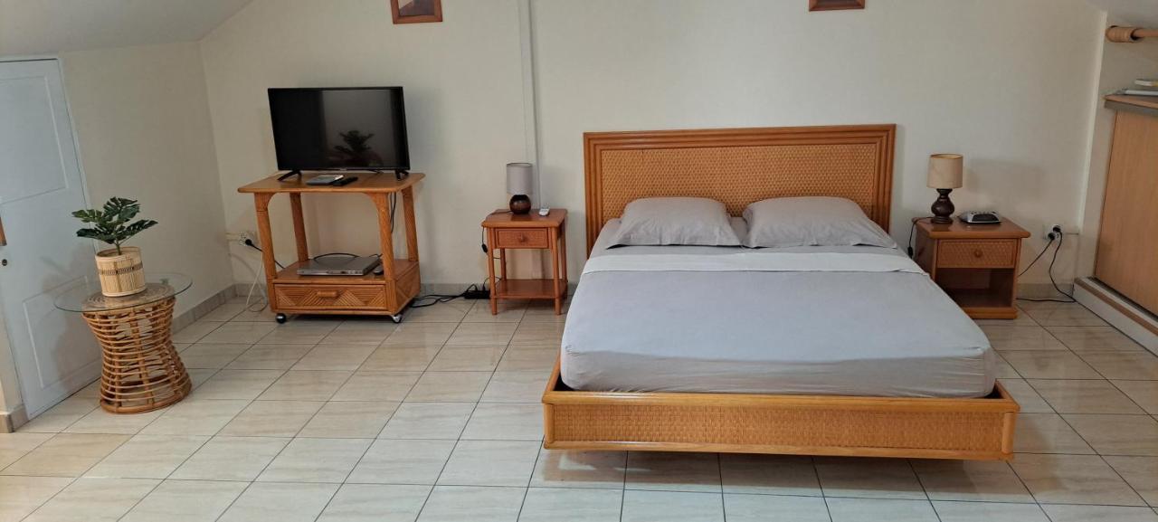 Logement Spacieux Deux Pieces A Baie Mahault Luaran gambar