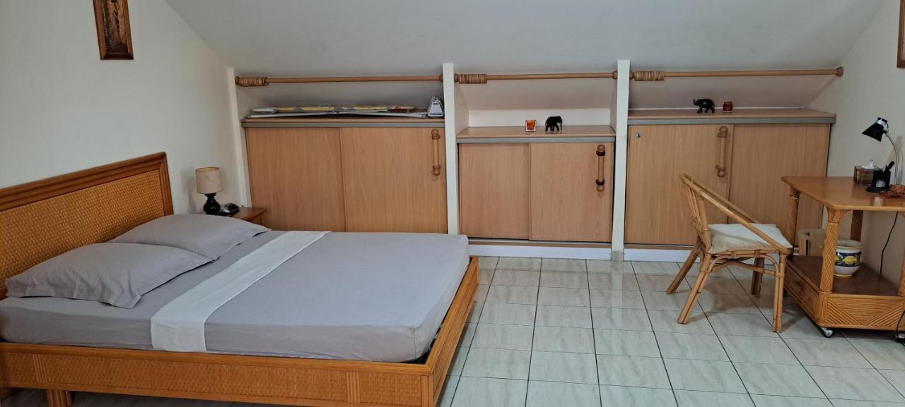 Logement Spacieux Deux Pieces A Baie Mahault Luaran gambar
