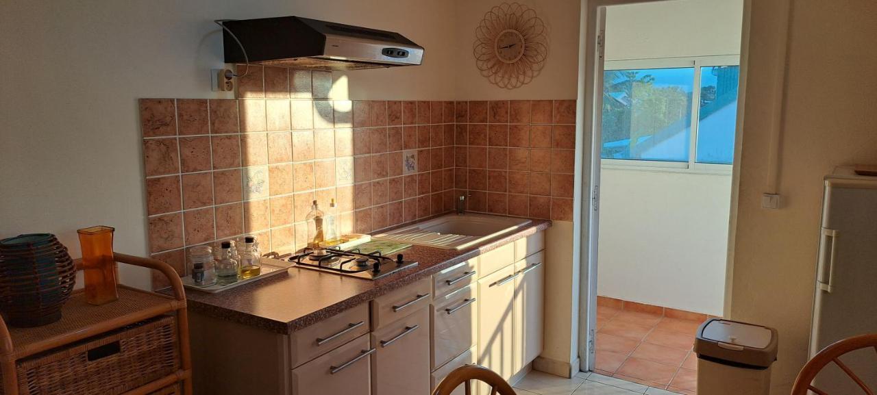 Logement Spacieux Deux Pieces A Baie Mahault Luaran gambar
