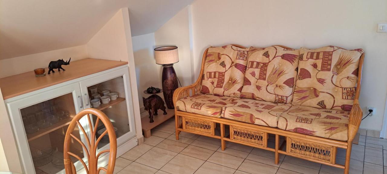 Logement Spacieux Deux Pieces A Baie Mahault Luaran gambar