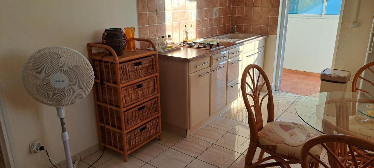 Logement Spacieux Deux Pieces A Baie Mahault Luaran gambar
