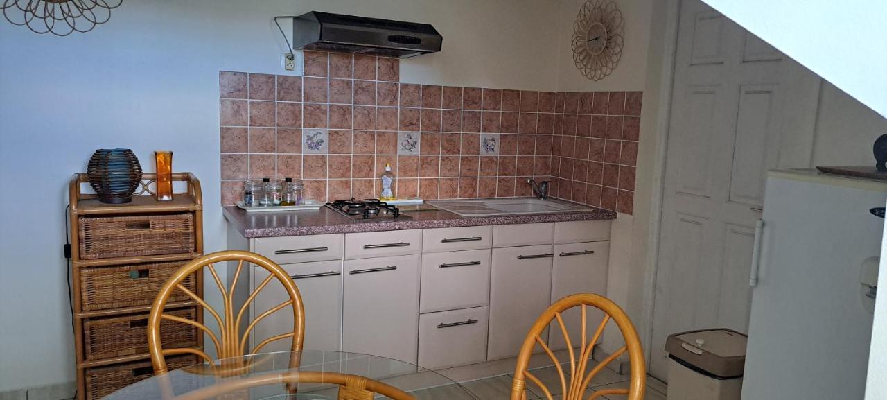 Logement Spacieux Deux Pieces A Baie Mahault Luaran gambar