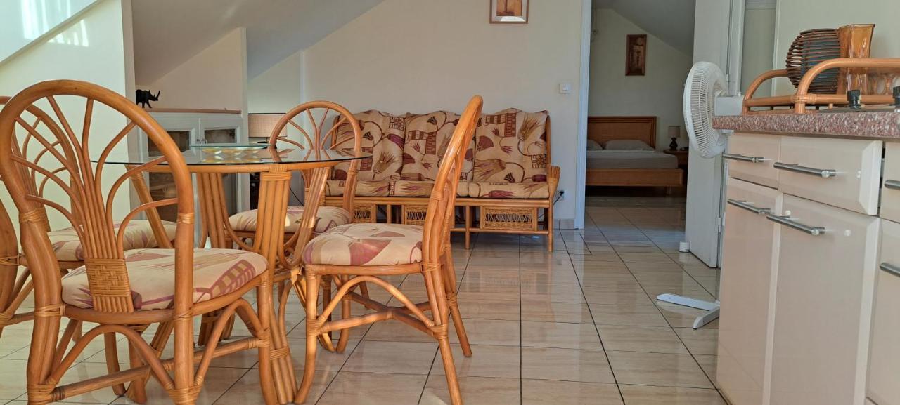 Logement Spacieux Deux Pieces A Baie Mahault Luaran gambar