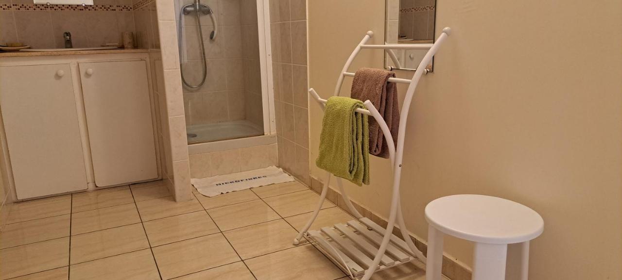 Logement Spacieux Deux Pieces A Baie Mahault Luaran gambar