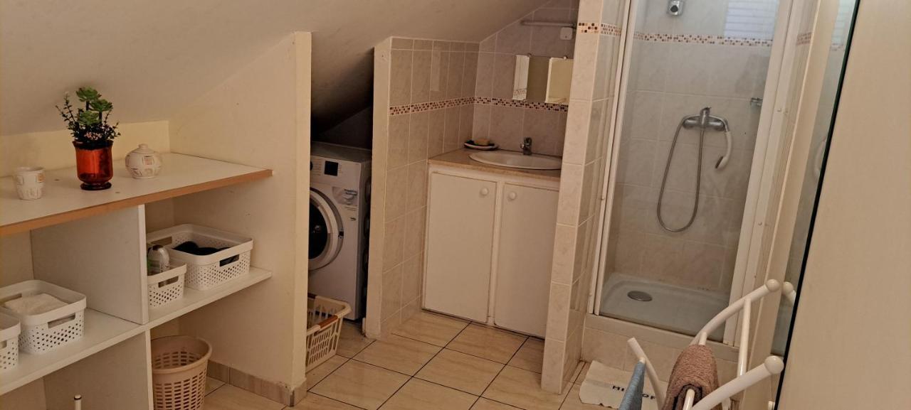 Logement Spacieux Deux Pieces A Baie Mahault Luaran gambar